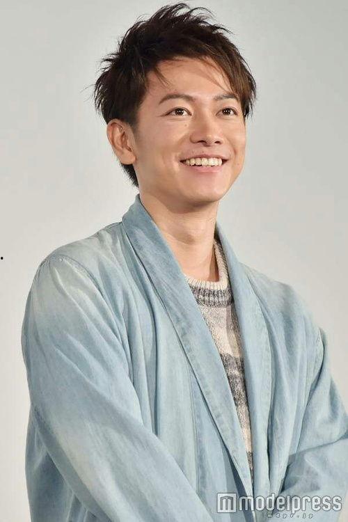 男明星网红吃面条,男明星网红的美食挑战之旅