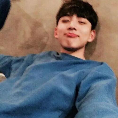 抖音最新热门吃瓜帅小伙,帅小伙带你领略热门瓜界风云