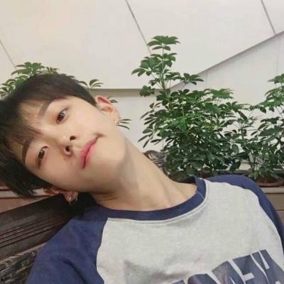 抖音最新热门吃瓜帅小伙,帅小伙带你领略热门瓜界风云